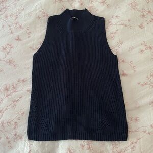 Minimal sleeveless Sweater